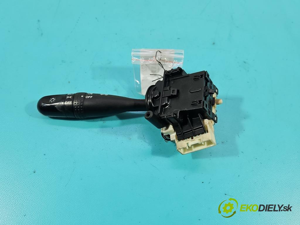 Suzuki Splash 1.3 DDIS 75 HP manual 55 kW 1248 cm3 5- prepínač smeroviek 173744 (Prepínacie páčky pod volantom)