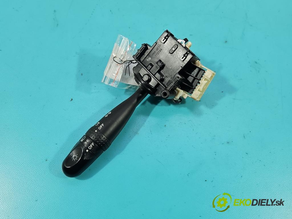 Suzuki Splash 1.3 DDIS 75 HP manual 55 kW 1248 cm3 5- prepínač smeroviek 173744 (Prepínacie páčky pod volantom)