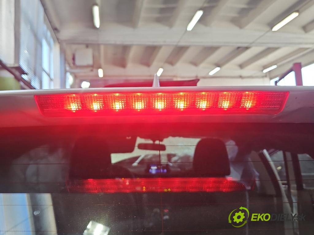 Lexus CT 2010-2022 1.8 VVTI 99 hp automatic 73 kW 1798 cm3 5- světlo: