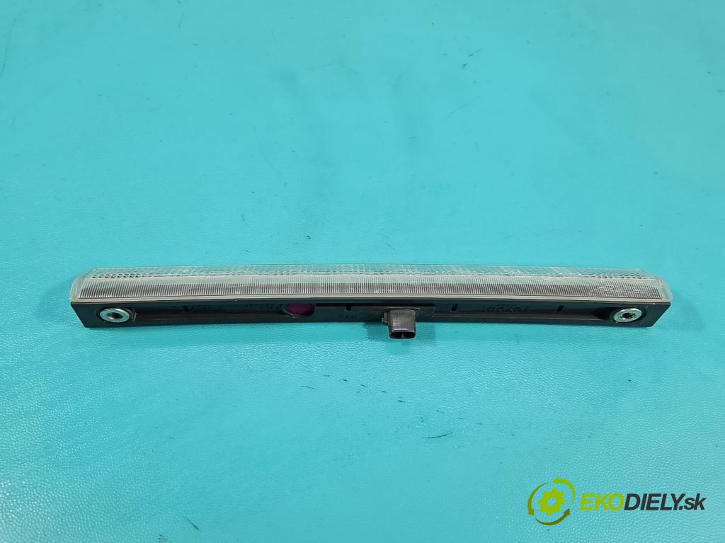 Lexus CT 2010-2022 1.8 VVTI 99 hp automatic 73 kW 1798 cm3 5- světlo: