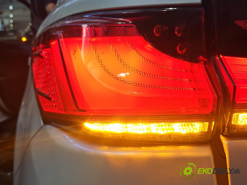 Lexus CT 2010-2022 1.8 VVTI 99 hp automatic 73 kW 1798 cm3 5- světlo zadní levé  (Klika dveří ostatní)