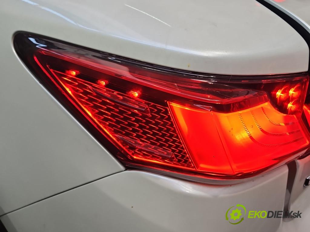 Lexus CT 2010-2022 1.8 VVTI 99 hp automatic 73 kW 1798 cm3 5- světlo zadní levé  (Klika dveří ostatní)