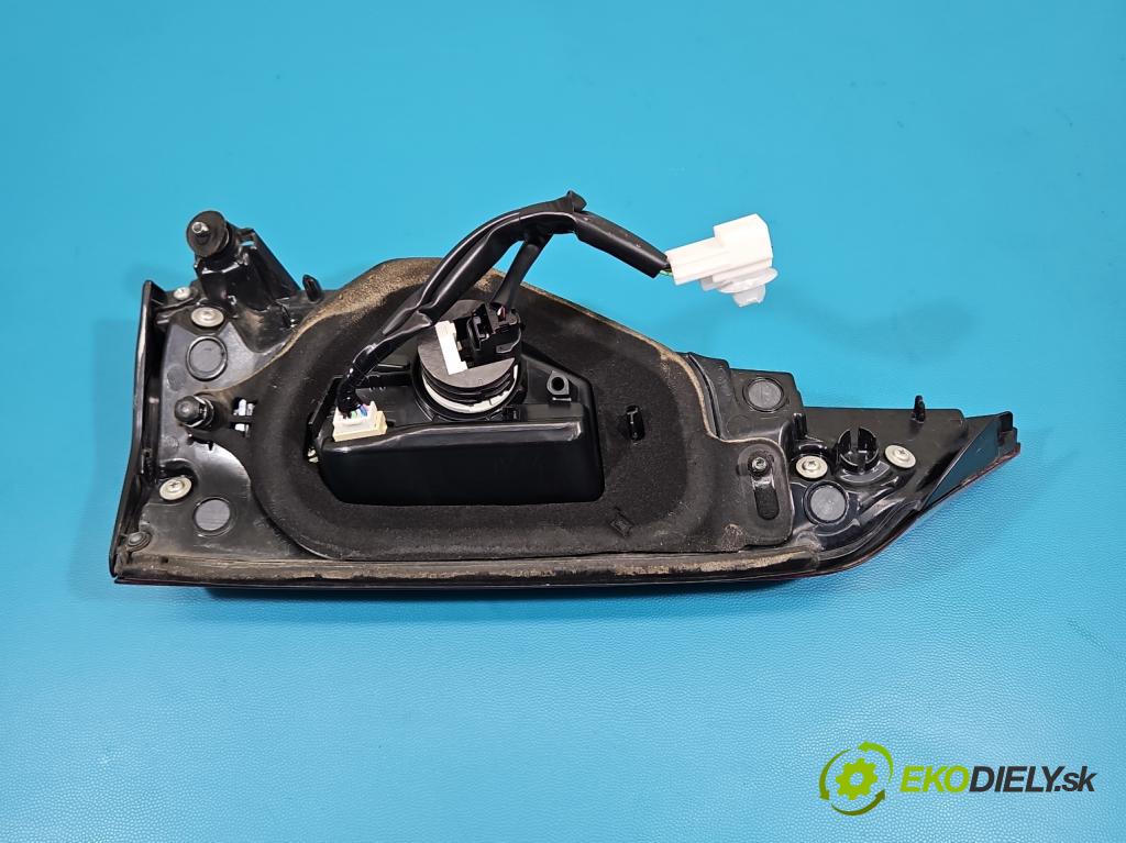 Lexus CT 2010-2022 1.8 VVTI 99 HP automatic 73 kW 1798 cm3 5- svetlo / reflektor zadné pravé  (Kľučka dverí ostatné)