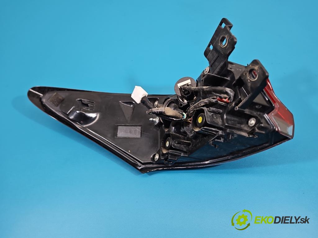 Lexus CT 2010-2022 1.8 VVTI 99 HP automatic 73 kW 1798 cm3 5- svetlo / reflektor zadné pravé  (Kľučka dverí ostatné)