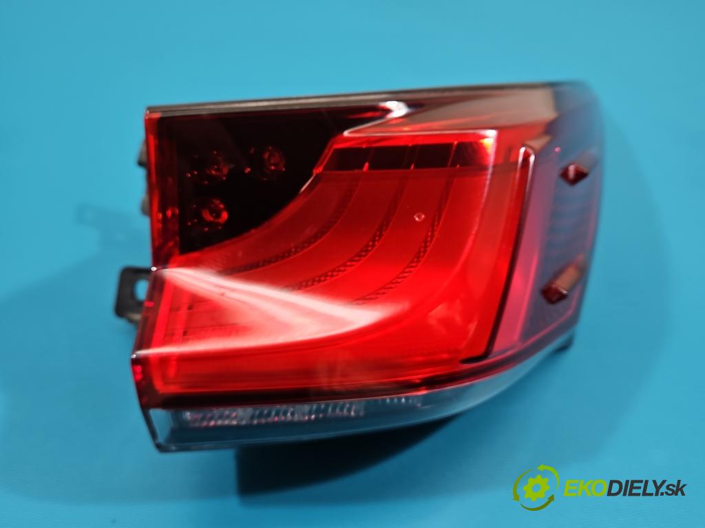 Lexus CT 2010-2022 1.8 VVTI 99 HP automatic 73 kW 1798 cm3 5- svetlo / reflektor zadné pravé  (Kľučka dverí ostatné)