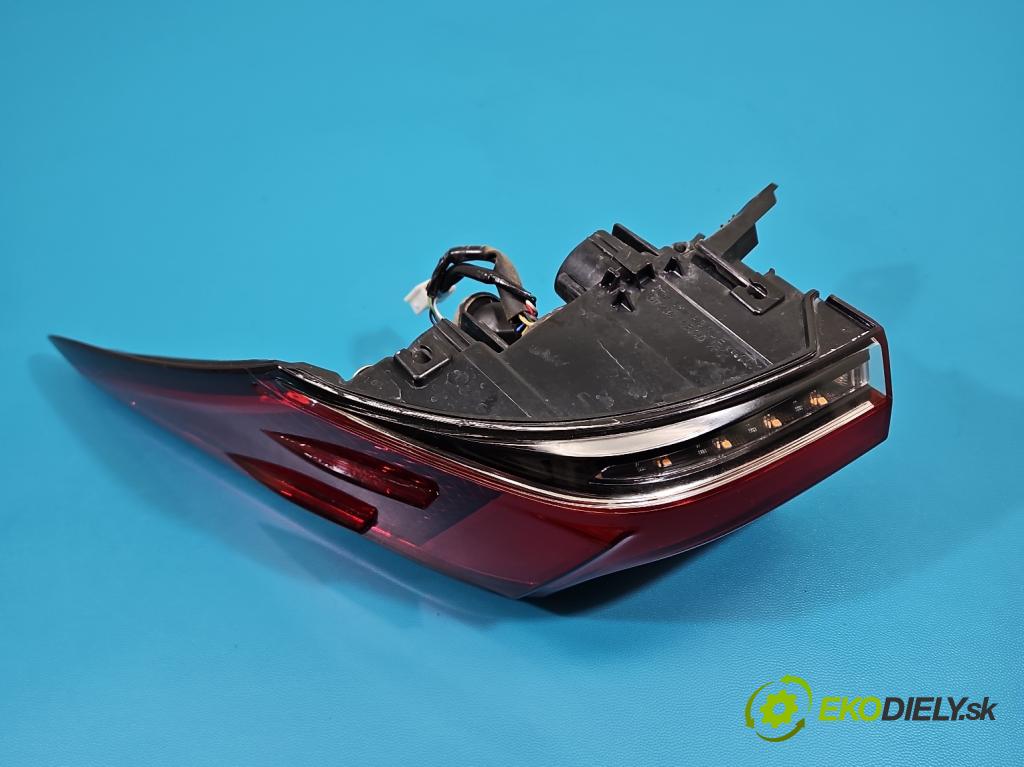 Lexus CT 2010-2022 1.8 VVTI 99 HP automatic 73 kW 1798 cm3 5- svetlo / reflektor zadné pravé  (Kľučka dverí ostatné)