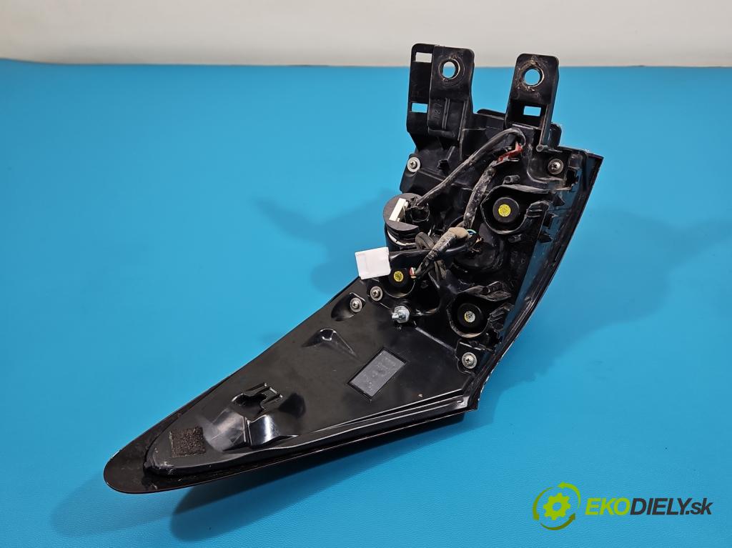 Lexus CT 2010-2022 1.8 VVTI 99 HP automatic 73 kW 1798 cm3 5- svetlo / reflektor zadné pravé  (Kľučka dverí ostatné)