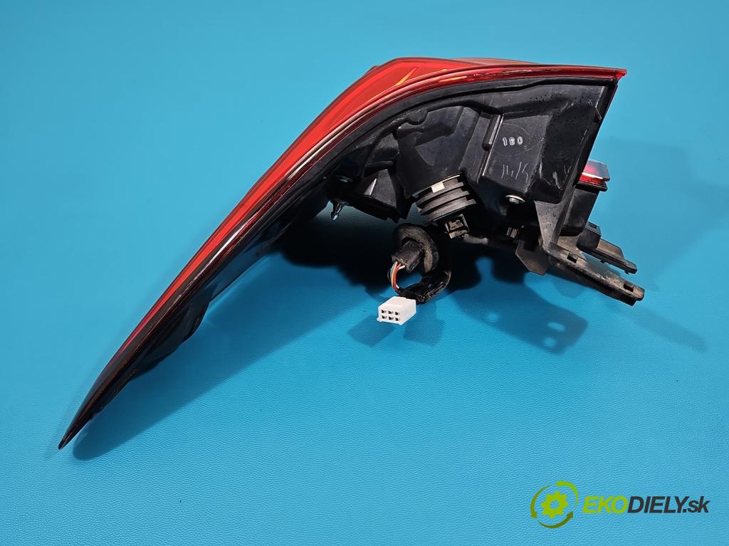 Lexus CT 2010-2022 1.8 VVTI 99 HP automatic 73 kW 1798 cm3 5- svetlo / reflektor zadné pravé  (Kľučka dverí ostatné)