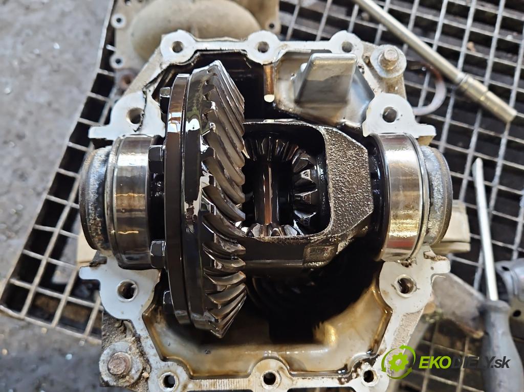 Mitsubishi Outlander II 2006-2013 2.0 DI-D 140 HP manual 103 kW 1968 cm3 5- Most: zadní: T02GS2478