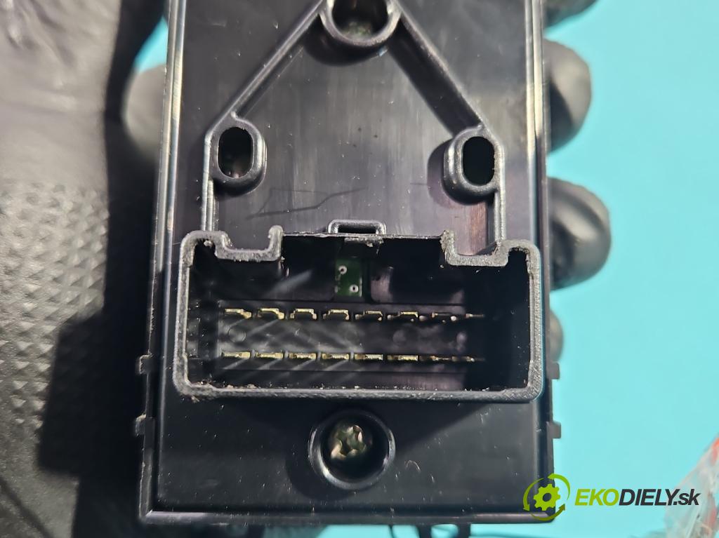 Hyundai I30 II 2012-2016 1.4 16v 100 HP manual 73.2 kW 1396 cm3 5- prepínač okien spätných zrkadiel 93570-A6100