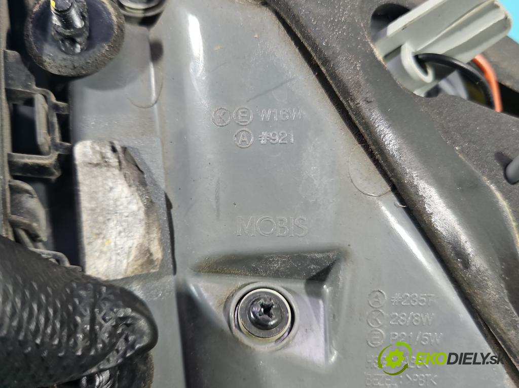 Hyundai I30 II 2012-2016 1.4 16v 100 hp manual 73.2 kW 1396 cm3 5- světlo zadní pravé  (Klika dveří ostatní)