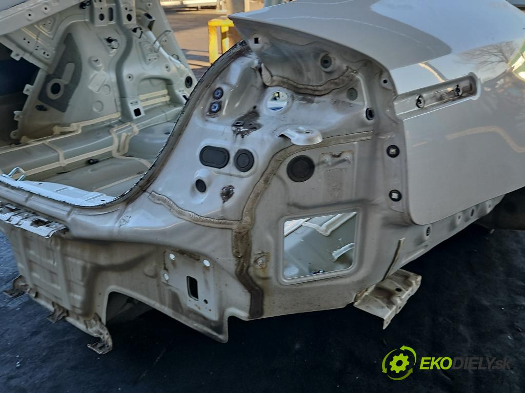 Kia Stinger 2017-2023 2.0 T-GDI 256KM automatic 188 kW 1998 cm3 5- blatnik zadní pravý