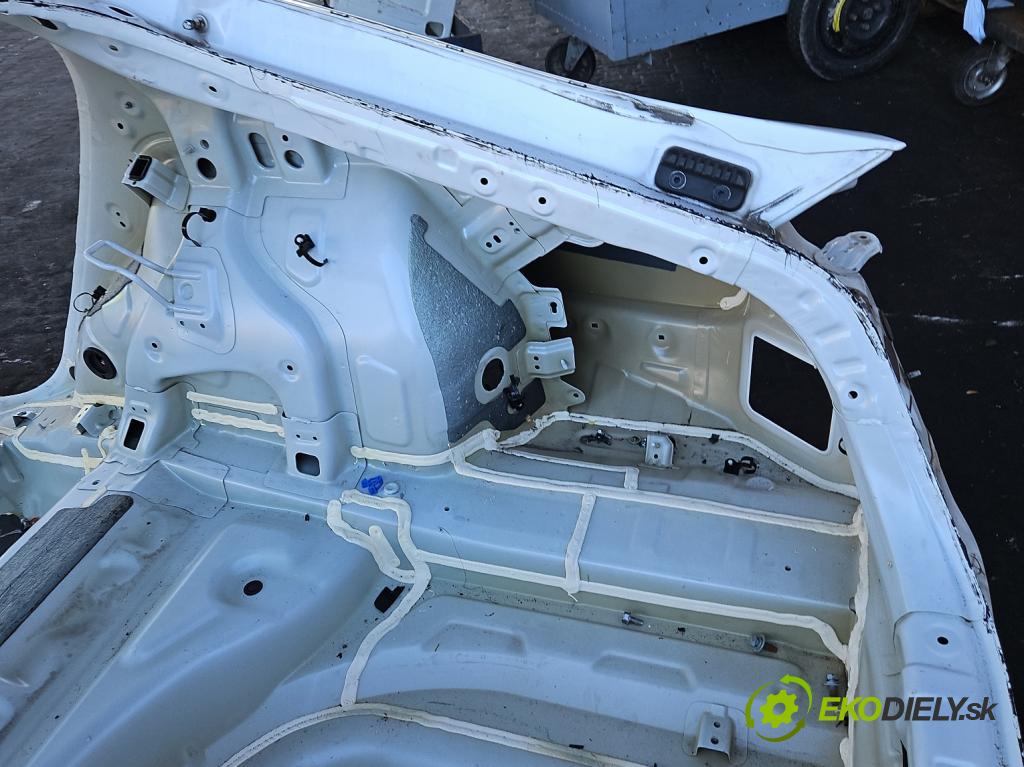 Kia Stinger 2017-2023 2.0 T-GDI 256KM automatic 188 kW 1998 cm3 5- blatnik zadní pravý