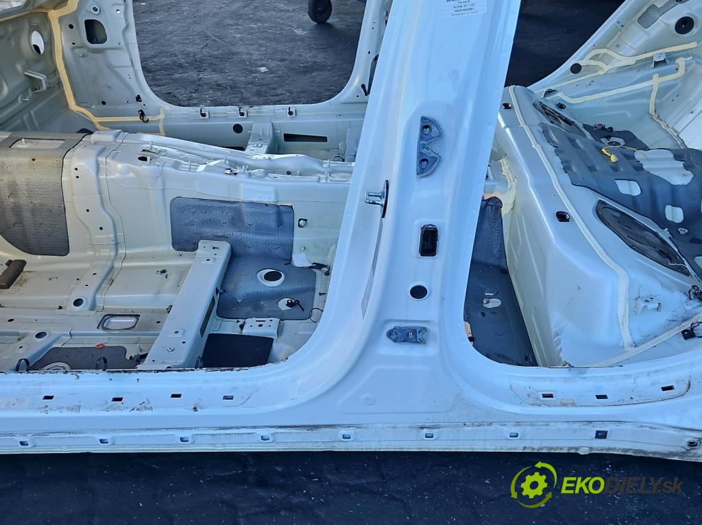 Kia Stinger 2017-2023 2.0 T-GDI 256KM automatic 188 kW 1998 cm3 5- práh levý  (Karoserie ostatní)