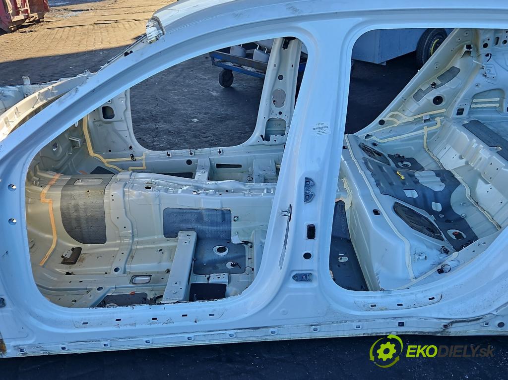 Kia Stinger 2017-2023 2.0 T-GDI 256KM automatic 188 kW 1998 cm3 5- práh levý  (Karoserie ostatní)