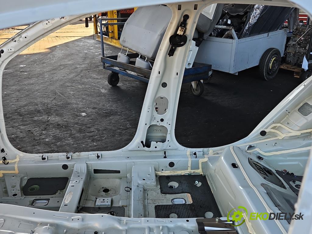 Kia Stinger 2017-2023 2.0 T-GDI 256KM automatic 188 kW 1998 cm3 5- práh pravý  (Karoserie ostatní)