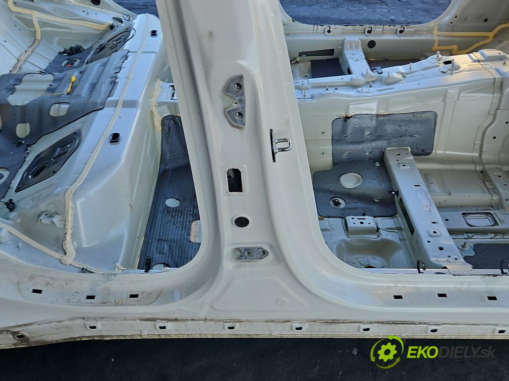 Kia Stinger 2017-2023 2.0 T-GDI 256KM automatic 188 kW 1998 cm3 5- práh pravý  (Karoserie ostatní)