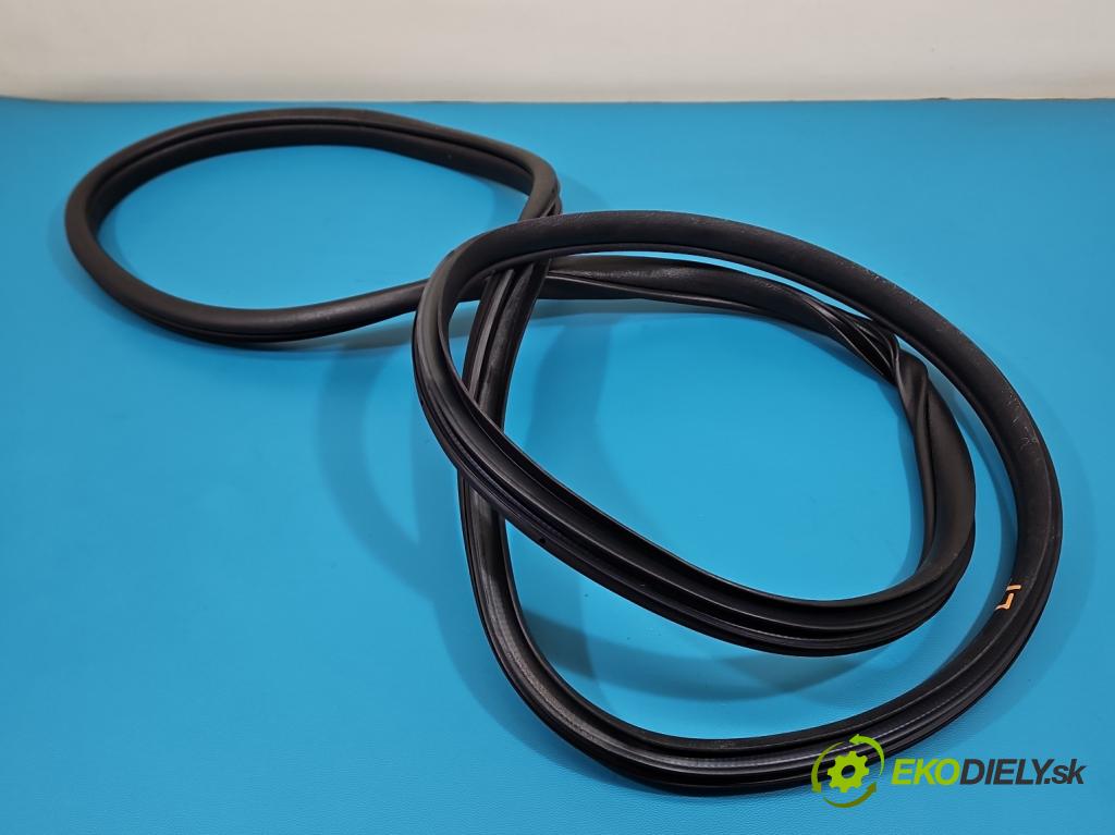 Kia Stinger 2017-2023 2.0 T-GDI 256KM automatic 188 kW 1998 cm3 5- Těsnění: dveře zadní levé  (Karoserie ostatní)