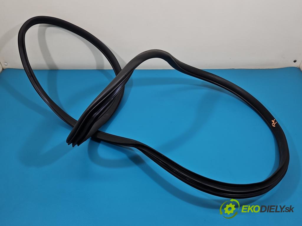 Kia Stinger 2017-2023 2.0 T-GDI 256KM automatic 188 kW 1998 cm3 5- Těsnění: dveře zadní pravé  (Karoserie ostatní)