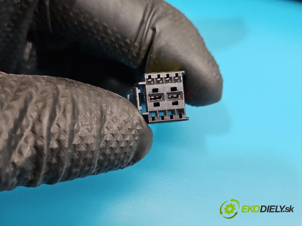 Kia Stinger 2017-2023 2.0 T-GDI 256KM automatic 188 kW 1998 cm3 5- Aktuátor: kufrových dveří pravý 81780-J5100