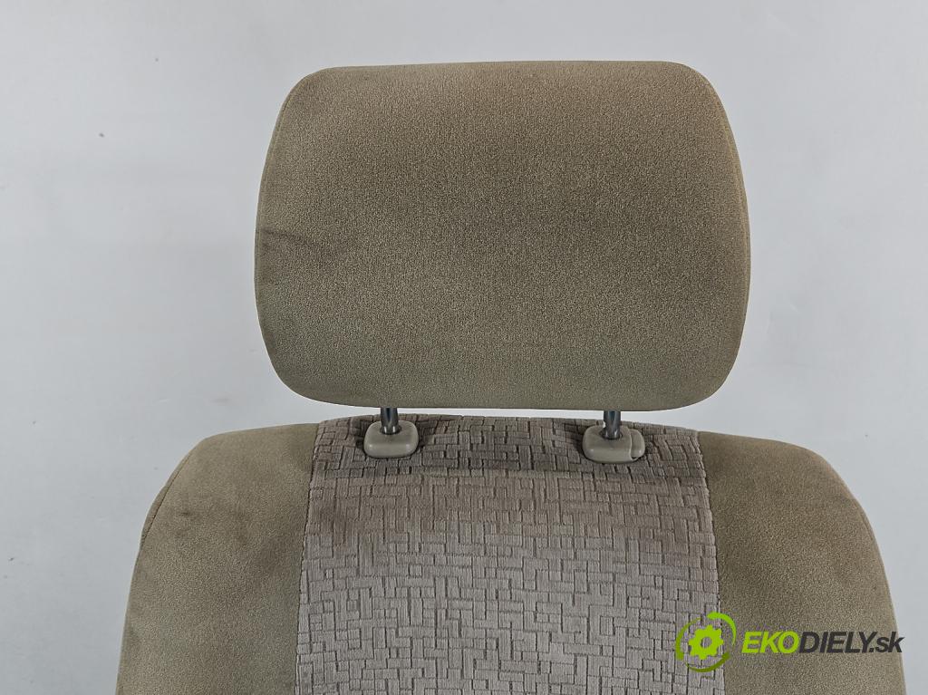 Toyota Land Cruiser J120 2002-2010 3.0 D4D 166 hp automatic 122 kW 2982 cm3 5- Sedadlo pravý  (Sedadlo)