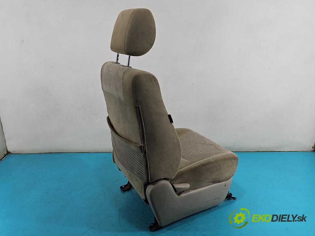 Toyota Land Cruiser J120 2002-2010 3.0 D4D 166 hp automatic 122 kW 2982 cm3 5- Sedadlo pravý  (Sedadlo)