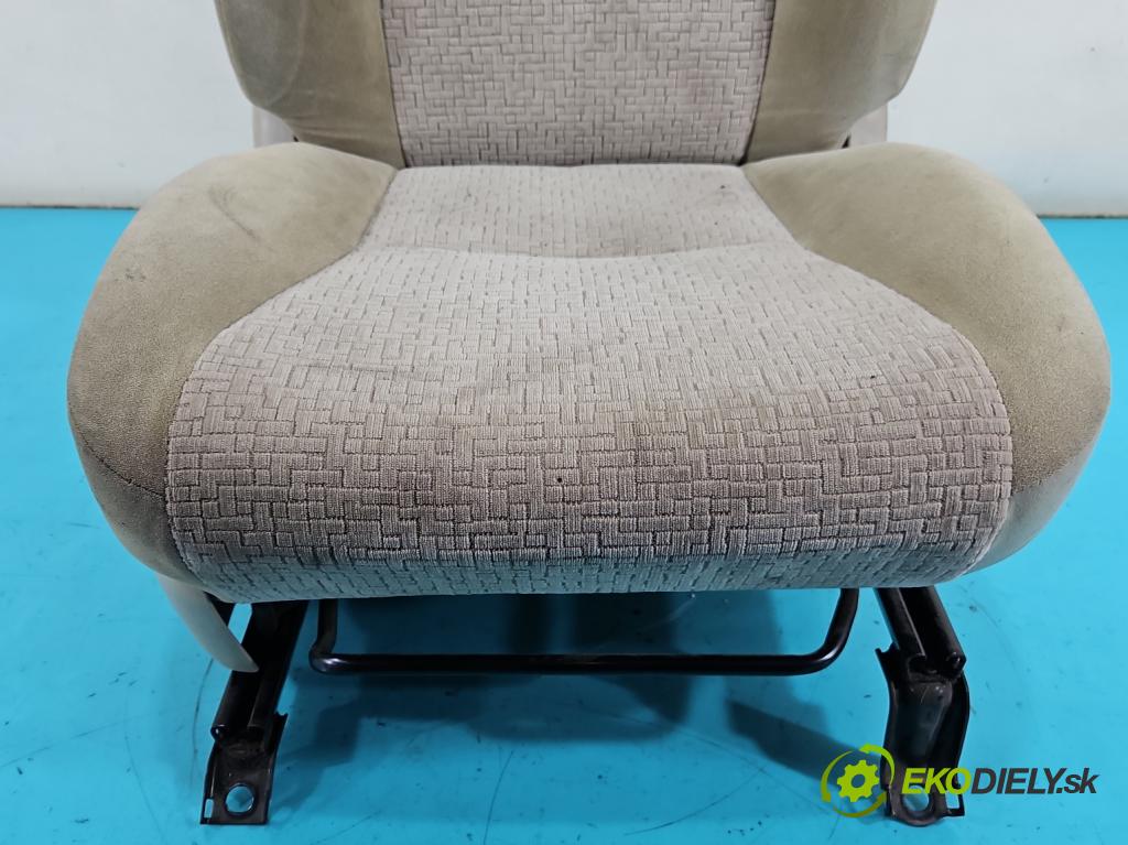 Toyota Land Cruiser J120 2002-2010 3.0 D4D 166 hp automatic 122 kW 2982 cm3 5- Sedadlo pravý  (Sedadlo)