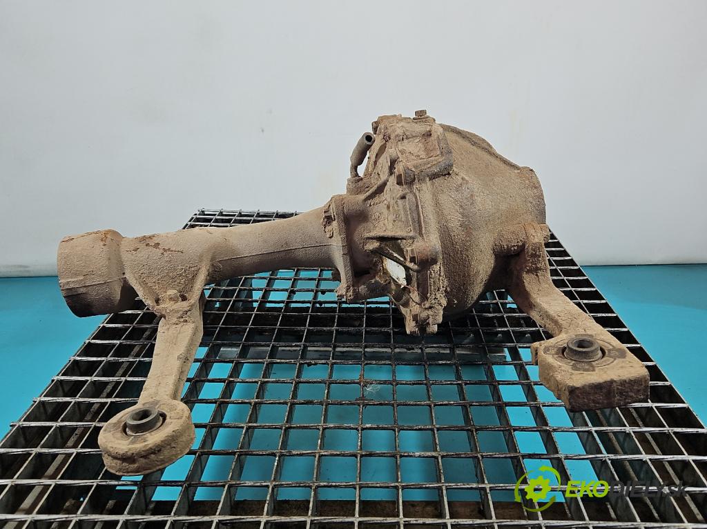 Toyota Land Cruiser J120 2002-2010 3.0 D4D 166 HP automatic 122 kW 2982 cm3 5- Most: predný