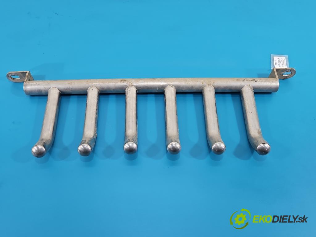 Toyota Land Cruiser J120 2002-2010 3.0 D4D 166 HP automatic 122 kW 2982 cm3 5- Orámovanie