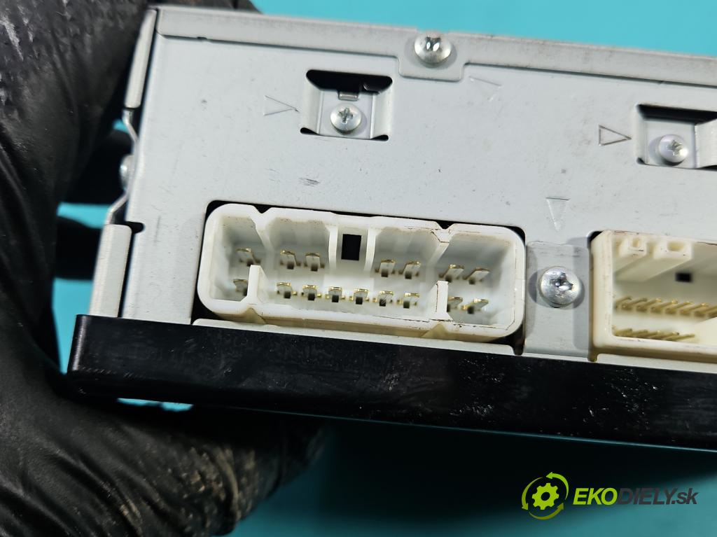 Toyota Land Cruiser J120 2002-2010 3.0 D4D 166 hp automatic 122 kW 2982 cm3 5- Zesilovač: 86280-60291 (Zesilovač)