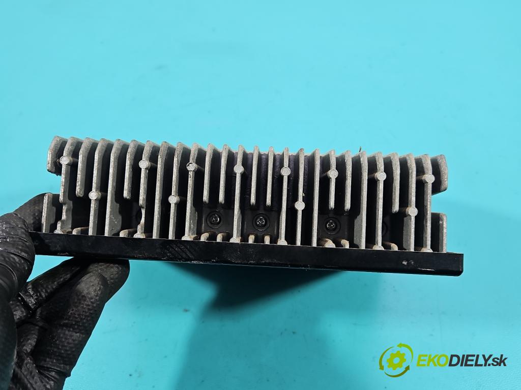 Toyota Land Cruiser J120 2002-2010 3.0 D4D 166 hp automatic 122 kW 2982 cm3 5- Zesilovač: 86280-60291 (Zesilovač)