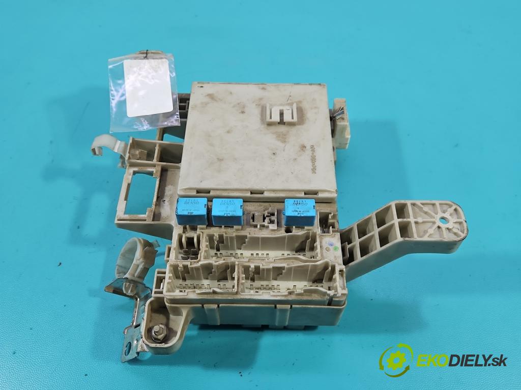 Toyota Land Cruiser J120 2002-2010 3.0 D4D 166 hp automatic 122 kW 2982 cm3 5- skříňka pojistková 05836D14D (Pojistková skříňka)