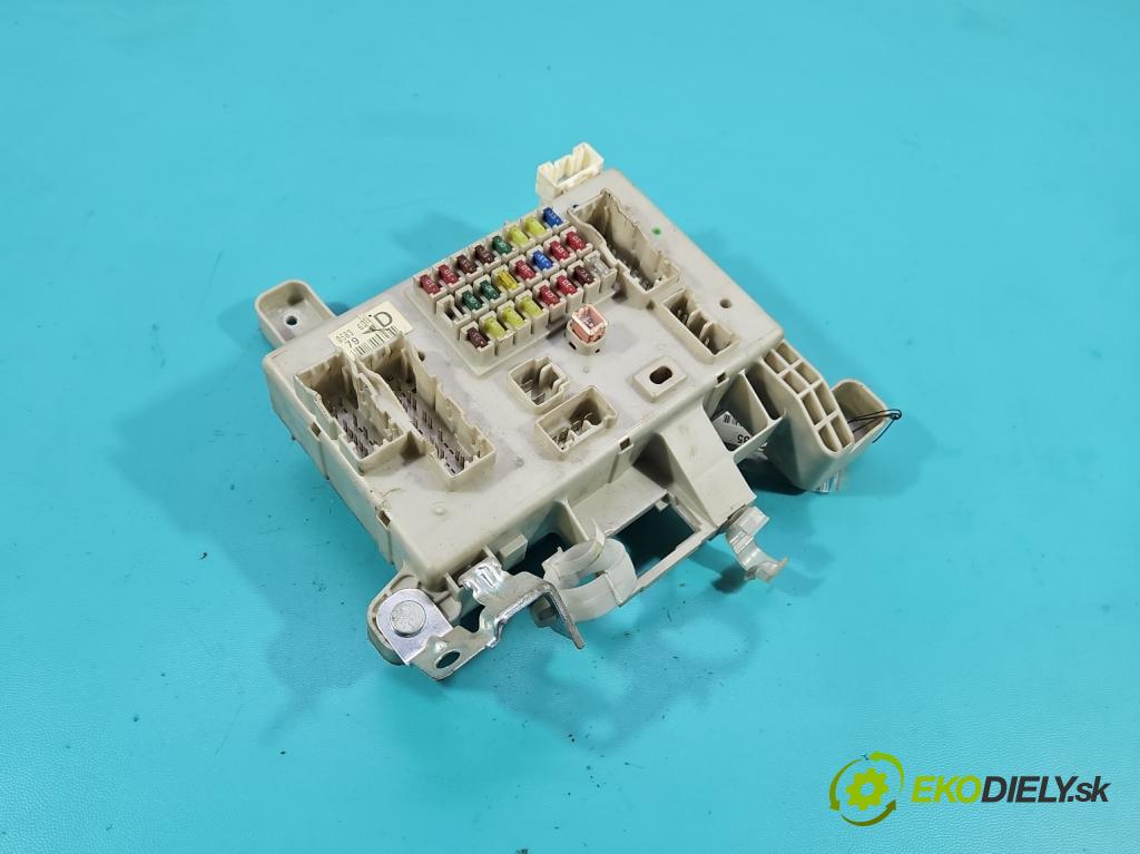 Toyota Land Cruiser J120 2002-2010 3.0 D4D 166 hp automatic 122 kW 2982 cm3 5- skříňka pojistková 05836D14D (Pojistková skříňka)