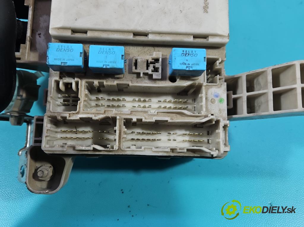 Toyota Land Cruiser J120 2002-2010 3.0 D4D 166 hp automatic 122 kW 2982 cm3 5- skříňka pojistková 05836D14D (Pojistková skříňka)