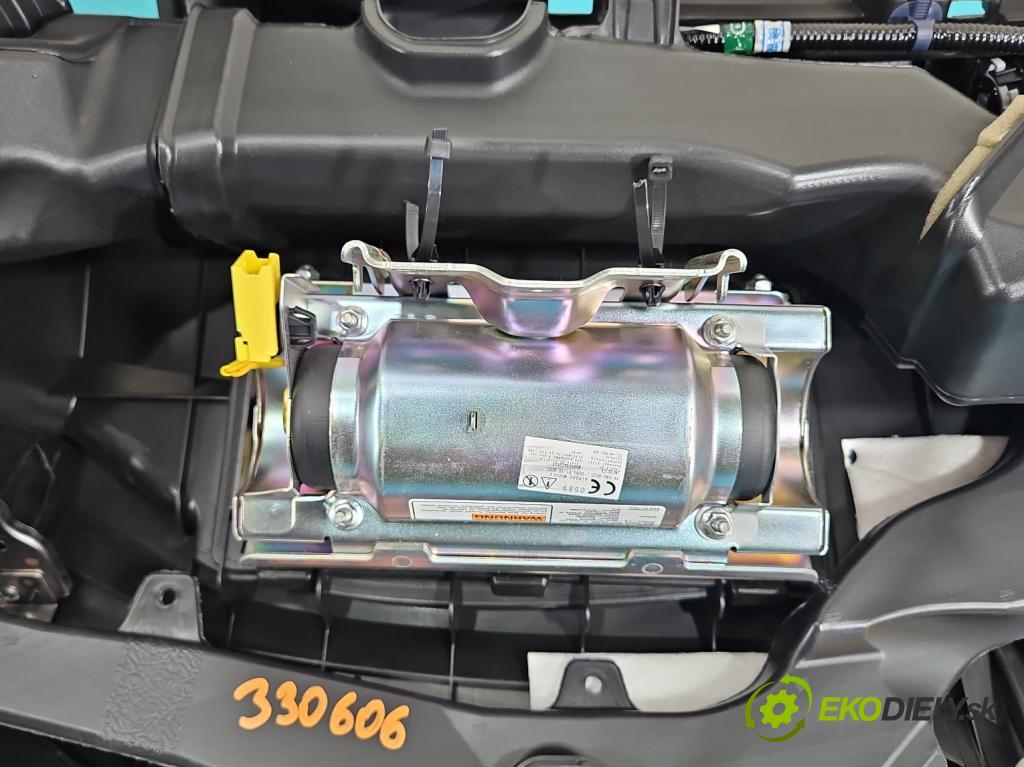 Honda Accord VIII 2008-2015 2.0 156 hp manual 115 kW 1997 cm3 4- kokpit,přistrojova deska
