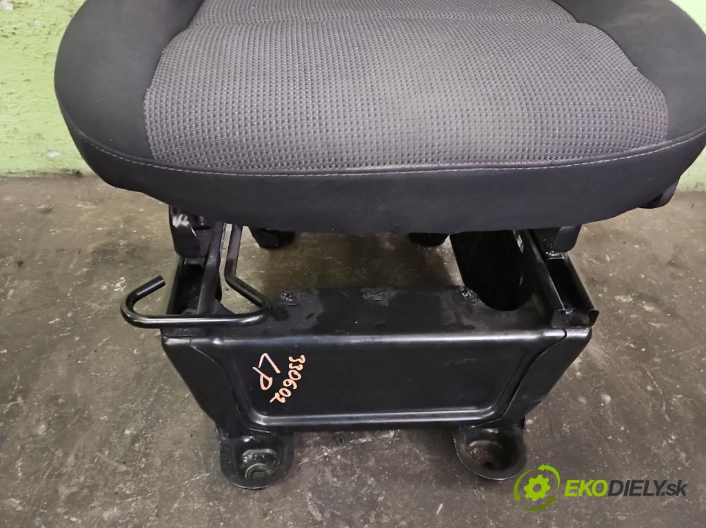 Renault Master III 2010-2024 2.3 DCI 163 HP manual 120 kW 2299 cm3 5- Sedačka ľavý (Sedadlo)