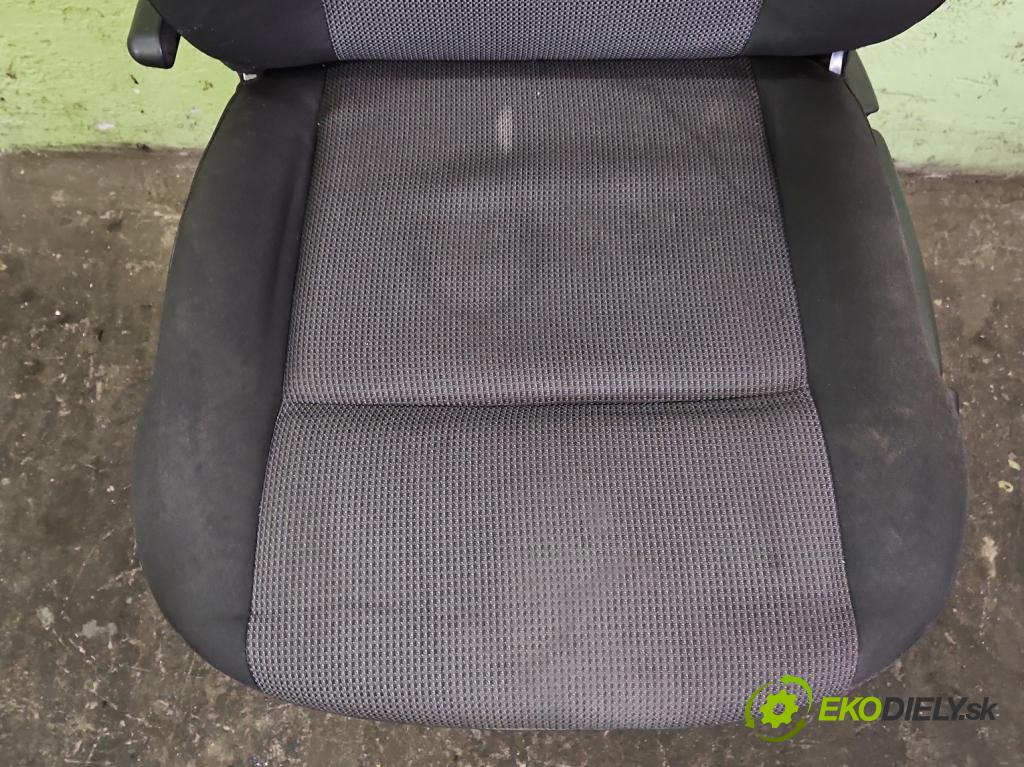 Renault Master III 2010-2024 2.3 DCI 163 HP manual 120 kW 2299 cm3 5- Sedačka ľavý (Sedadlo)