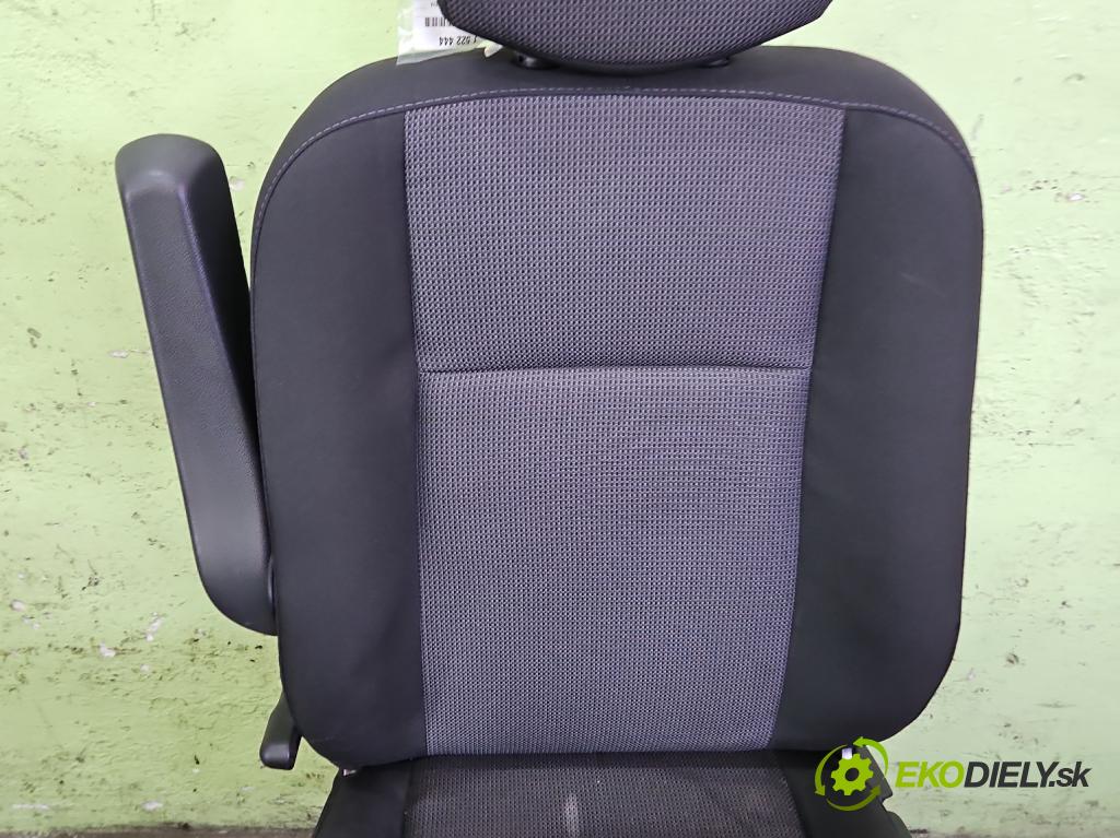 Renault Master III 2010-2024 2.3 DCI 163 HP manual 120 kW 2299 cm3 5- Sedačka ľavý (Sedadlo)