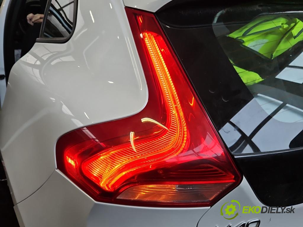 Volvo V40 II 2012-2019 1.6 T3 150 hp manual 110 kW 1596 cm3 5- světlo zadní levé 31395844 (Klika dveří ostatní)