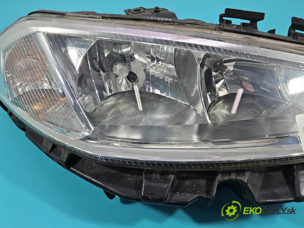 Renault Megane II 2003-2008 1.6 16v 113 HP manual 83 kW 1598 cm3 3- Reflektor: pravý  (Svetlo predné pravé)