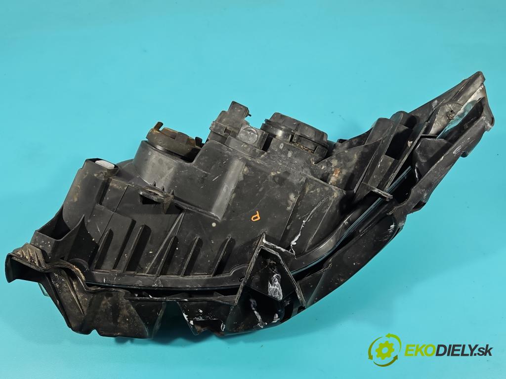 Renault Megane II 2003-2008 1.6 16v 113 HP manual 83 kW 1598 cm3 3- Reflektor: pravý  (Svetlo predné pravé)