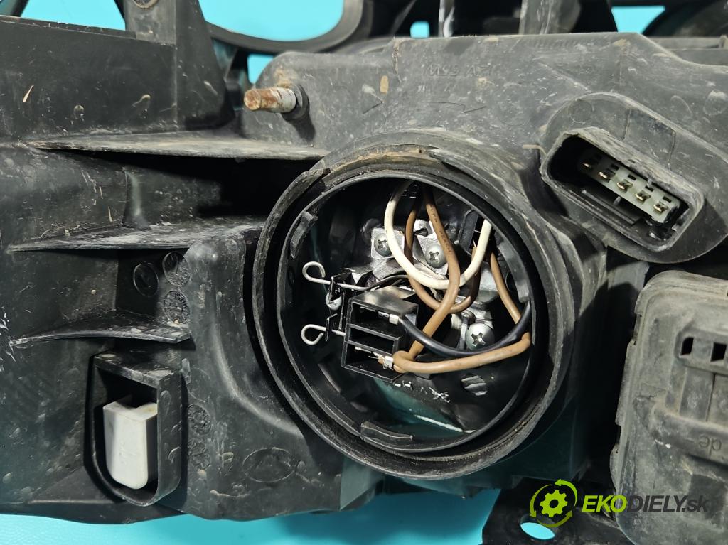 Renault Megane II 2003-2008 1.6 16v 113 HP manual 83 kW 1598 cm3 3- Reflektor: pravý  (Svetlo predné pravé)