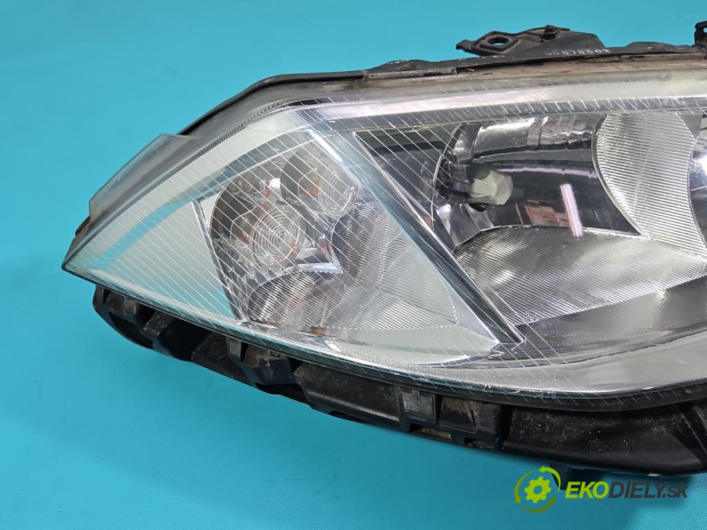 Renault Megane II 2003-2008 1.6 16v 113 HP manual 83 kW 1598 cm3 3- Reflektor: pravý  (Svetlo predné pravé)