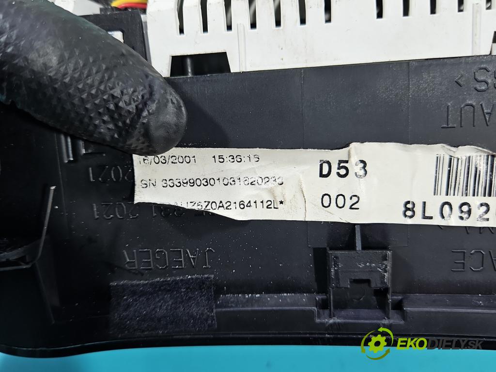 Audi A3 8L 1996-2003 1.6 SR 102 HP manual 75 kW 1595 cm3 3- prístrojovka/ budíky 8L0920900F (Prístrojová doska)