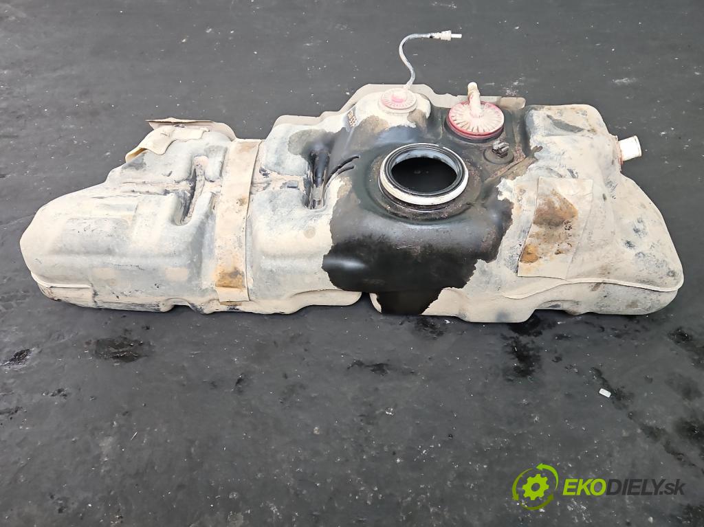 Toyota Land Cruiser J120 2002-2010 3.0 D4D 166 HP automatic 122 kW 2982 cm3 5- Nádrž: palivo  (Palivová nádrž)