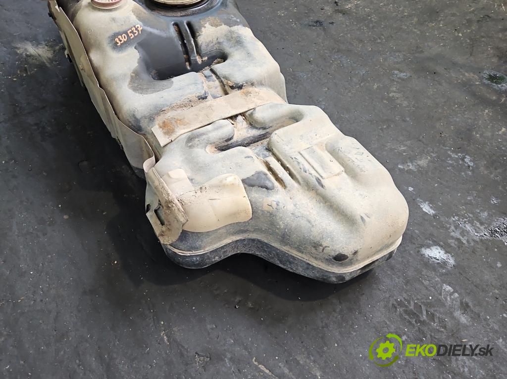 Toyota Land Cruiser J120 2002-2010 3.0 D4D 166 HP automatic 122 kW 2982 cm3 5- Nádrž: palivo  (Palivová nádrž)