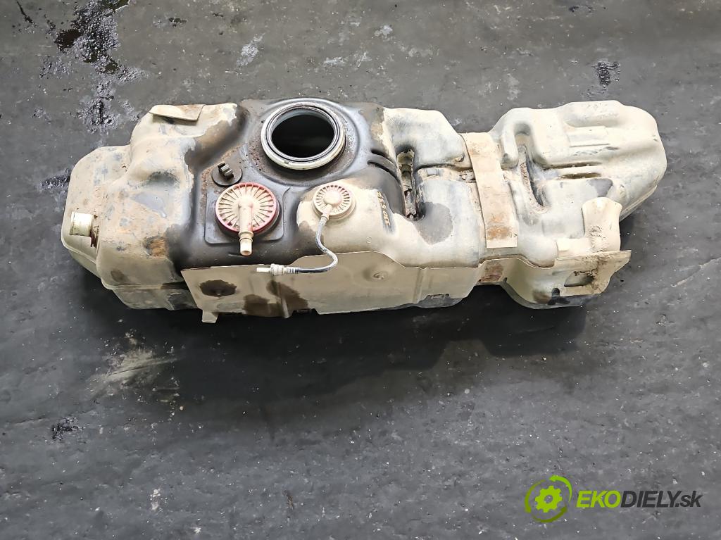 Toyota Land Cruiser J120 2002-2010 3.0 D4D 166 HP automatic 122 kW 2982 cm3 5- Nádrž: palivo  (Palivová nádrž)