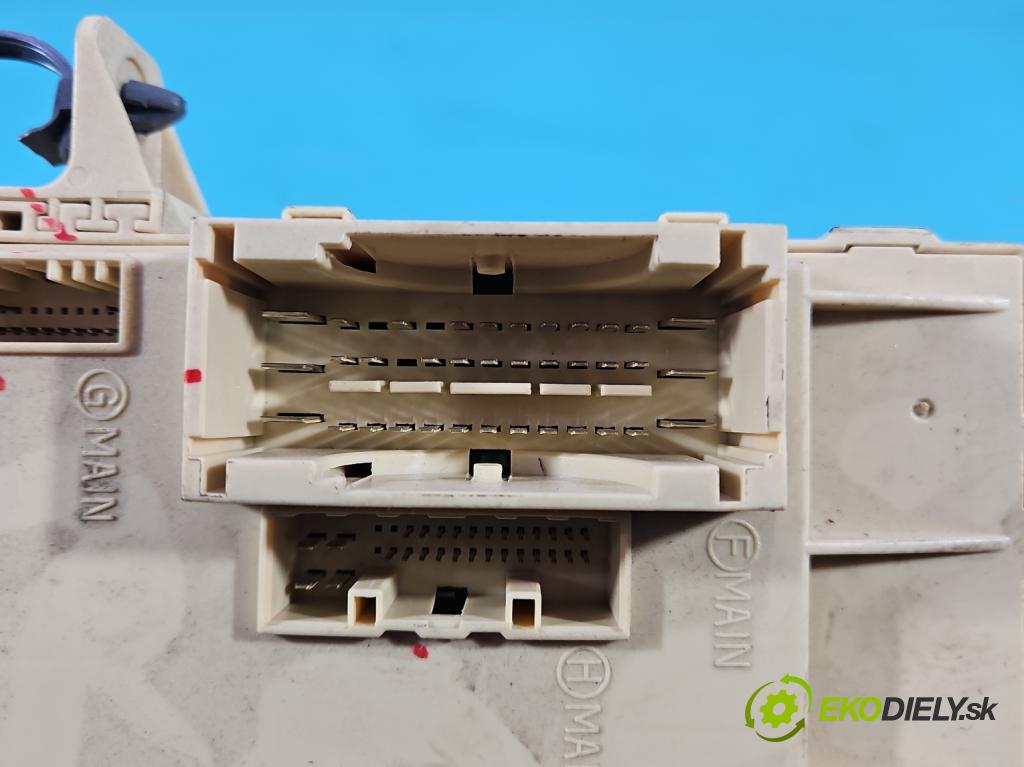 Hyundai I30 II 2012-2016 1.4 16v 100 HP manual 73.2 kW 1396 cm3 5- skrinka poistka 91950-A6021 (Poistková skrinka)