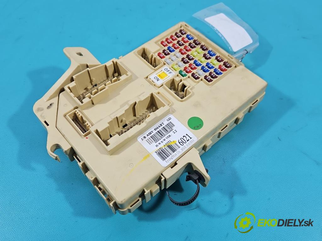 Hyundai I30 II 2012-2016 1.4 16v 100 HP manual 73.2 kW 1396 cm3 5- skrinka poistka 91950-A6021 (Poistková skrinka)