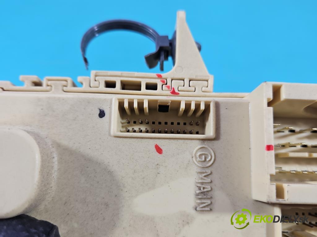 Hyundai I30 II 2012-2016 1.4 16v 100 HP manual 73.2 kW 1396 cm3 5- skrinka poistka 91950-A6021 (Poistková skrinka)